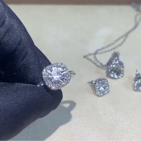 Silver Rhinestone Jewelry Set - Picture 3 of 11